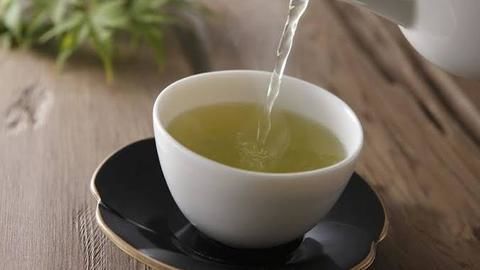 Green tea reduces inflammation and fights skin cancer